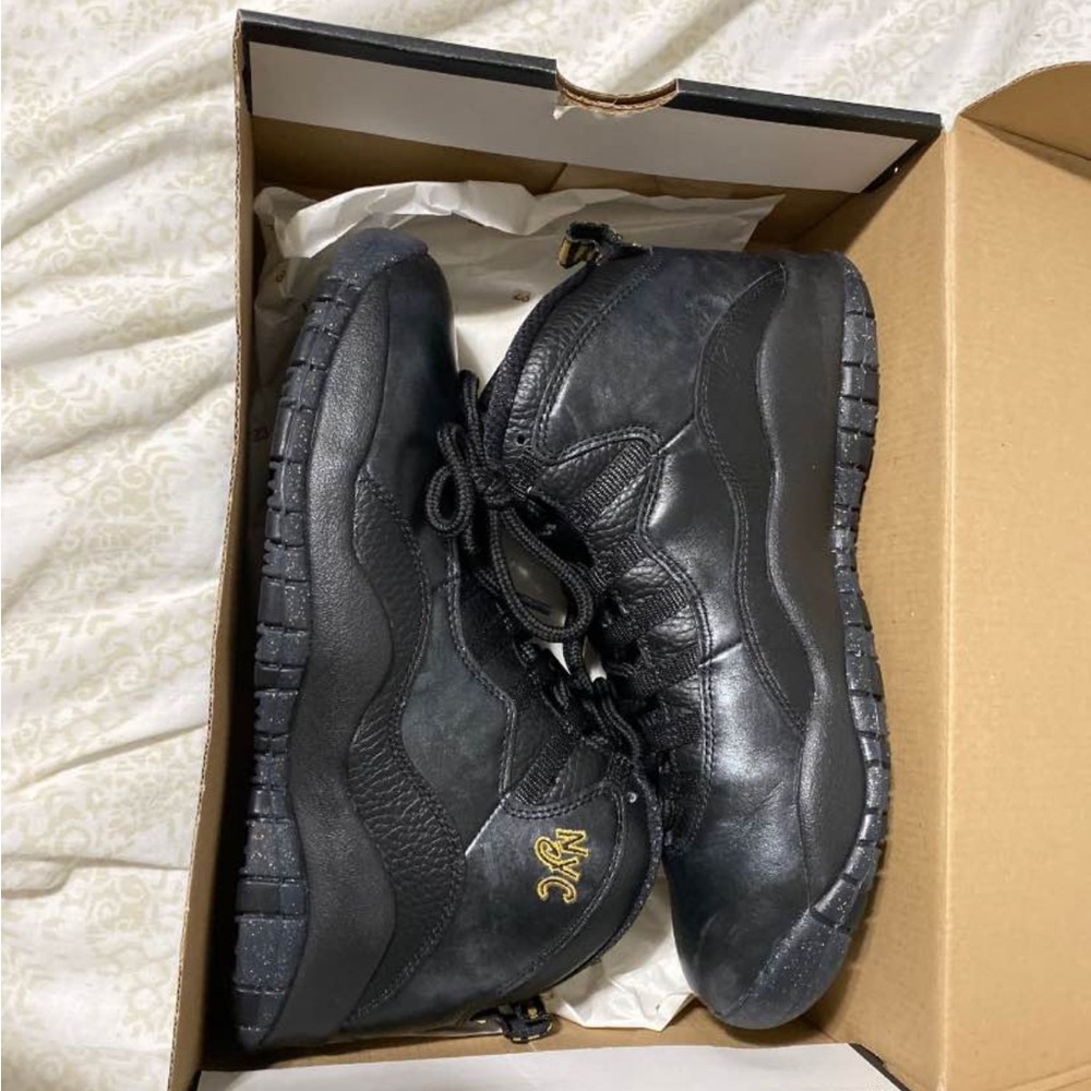 Jordan Black Sneakers Durable High-Top Design